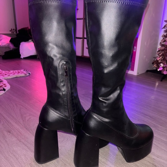Black Platform Boots - Picture 5 of 13